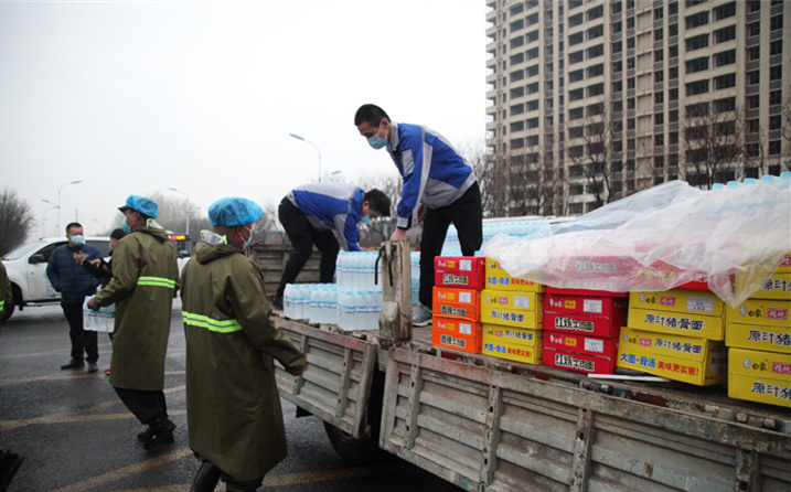 2月25日，山東金格瑞機械有限公司派代表來到齊魯師范學院捐贈防疫物資，保障校園防疫物品備足備齊，助力學校的疫情防控工作。