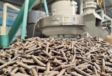 村里的廢木頭 農作物秸稈怎么辦？有木屑顆粒機，好解決